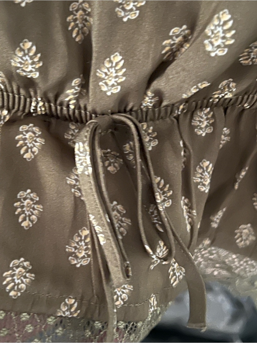 Olive Lace-Trim Spaghetti Strap Tank Top - NWT size med - Picture 6 of 7